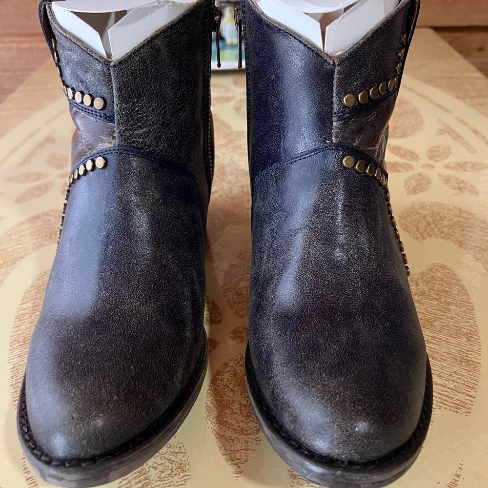 Circle G LD Star Inlay & Studs Ankle Boot